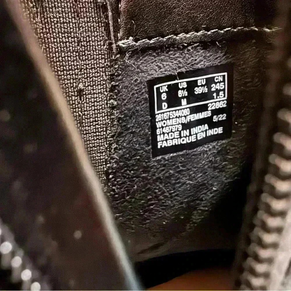 Clarks women’s 6.5 Clarkwell strap boots black buckle closure side zipper - Picture 16 of 16